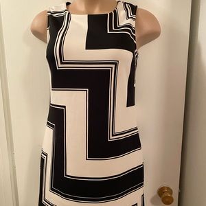 Worthington Large black and white printed sleeveless dress. $25